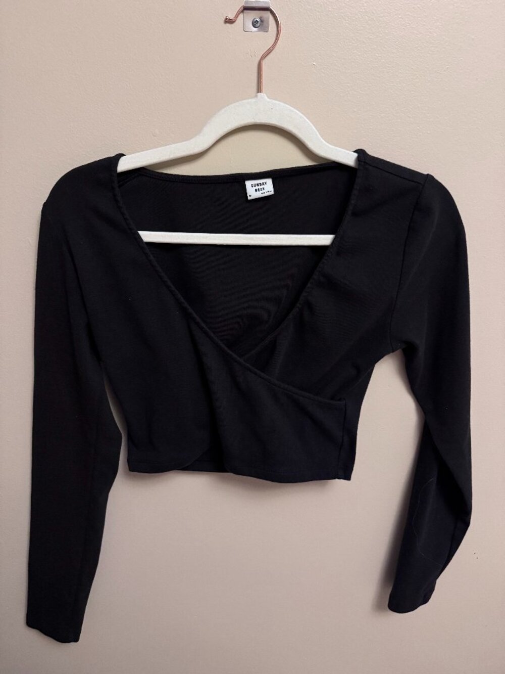 Aritzia Sunday Best Black Wrap Long Sleeve Crop Top Size Medium